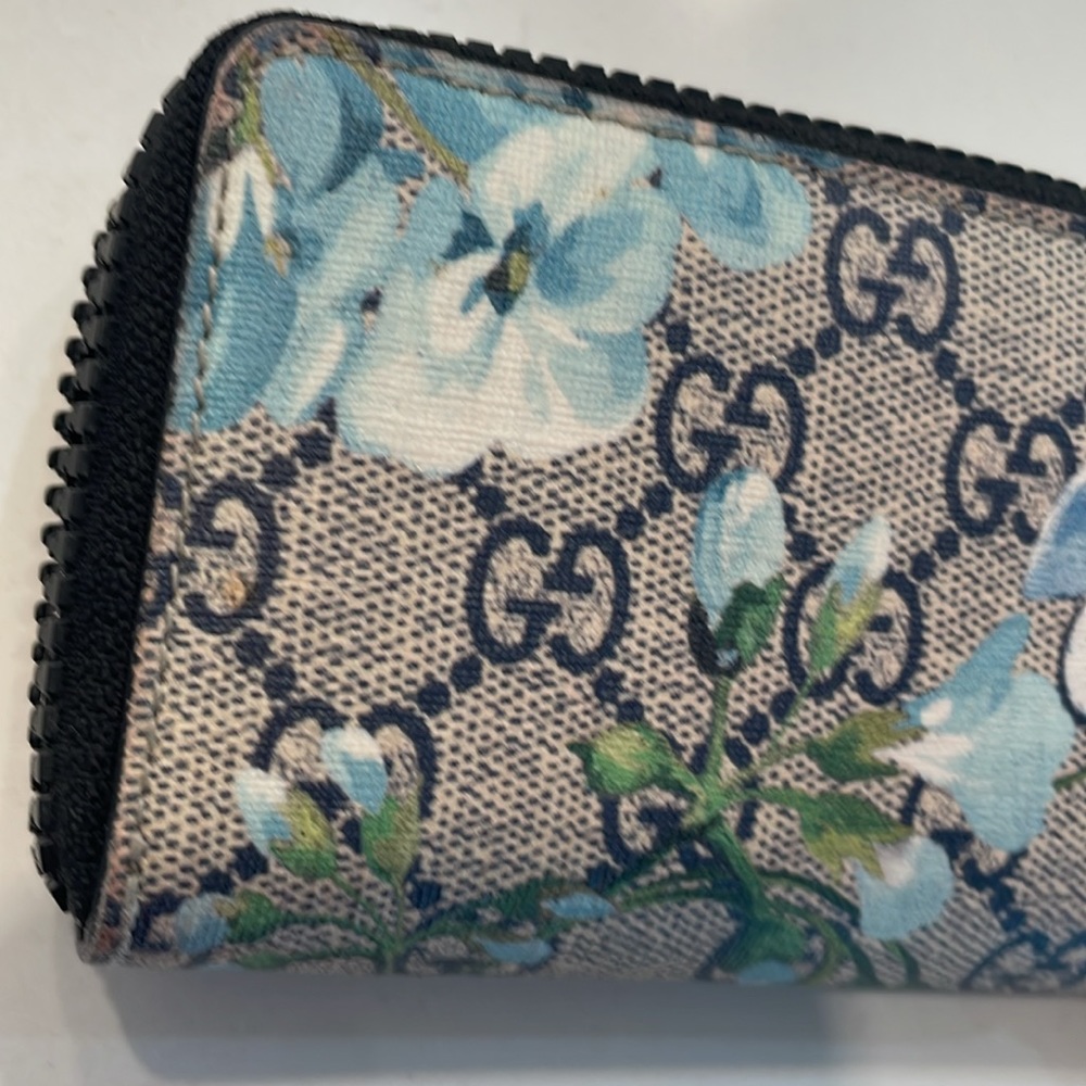 Beautiful Authentic Gucci Bloom Wallet View 4